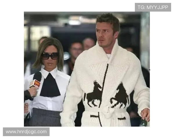 足球明星场上风采与场下穿搭的完美结合展现个性与时尚魅力 足球明星场上风采与场下穿搭的完美结合展现个性与时尚魅力