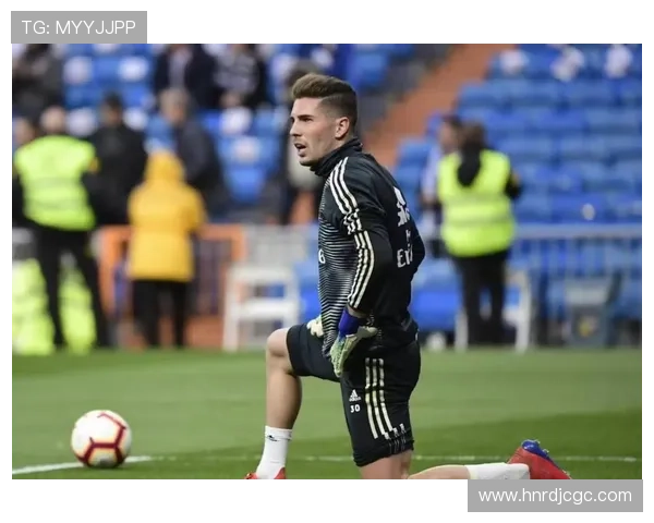 足球明星被捕现场视频曝光引发球迷热议与媒体关注