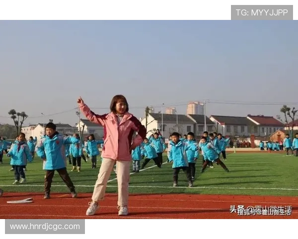 周敏专访:从绿茵场到人生舞台的足球旅程回顾与展望