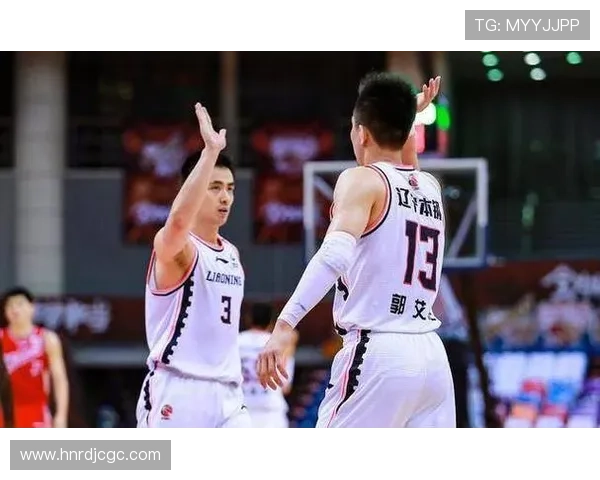 广州篮球队与北京篮球队赛后复盘分析双方状态及表现细节