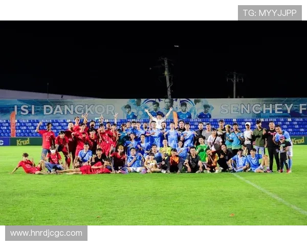 足球明星同框高清照片展现激情瞬间与友谊的完美结合